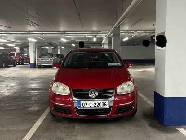 Volkswagen Jetta Saloon, Petrol, 2007, Red