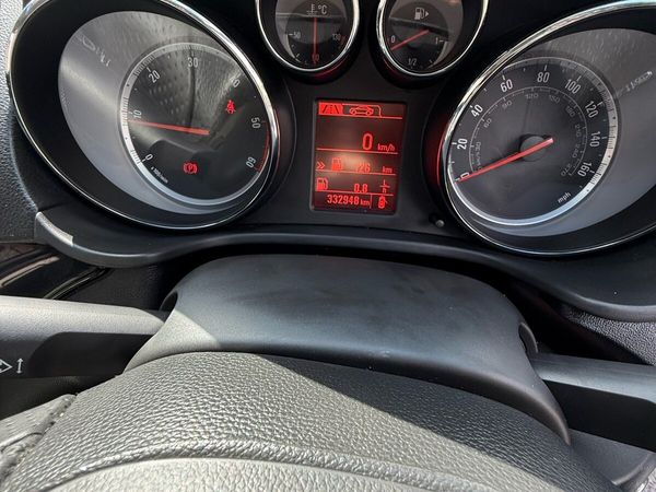 Vauxhall Insignia Hatchback, Diesel, 2012, Silver