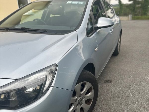 Vauxhall Astra Hatchback, Diesel, 2015, Silver