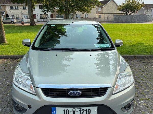 Ford Focus Hatchback, Diesel, 2010, Gold
