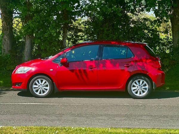 Toyota Auris Hatchback, Diesel, 2009, Red