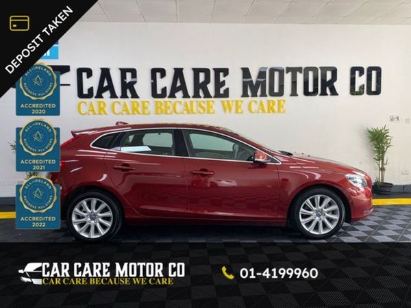 Volvo V40 Hatchback, Petrol, 2016, Red