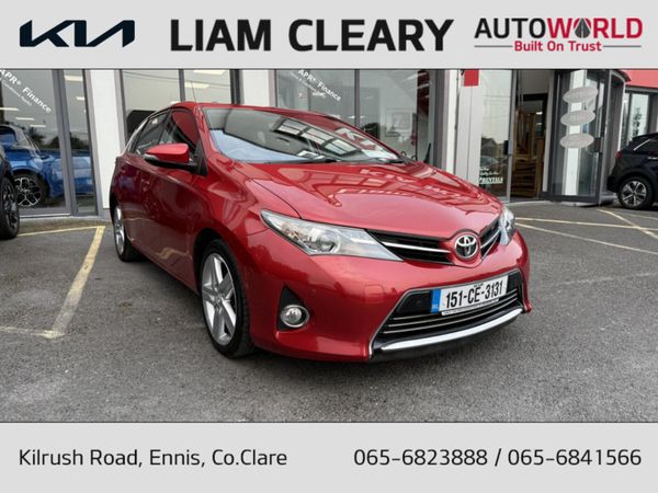 Toyota Auris Hatchback, Diesel, 2015, Red