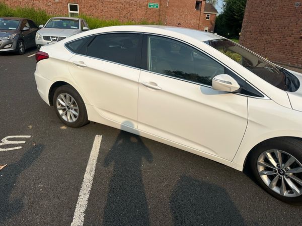 Hyundai i40 Saloon, Diesel, 2015, White