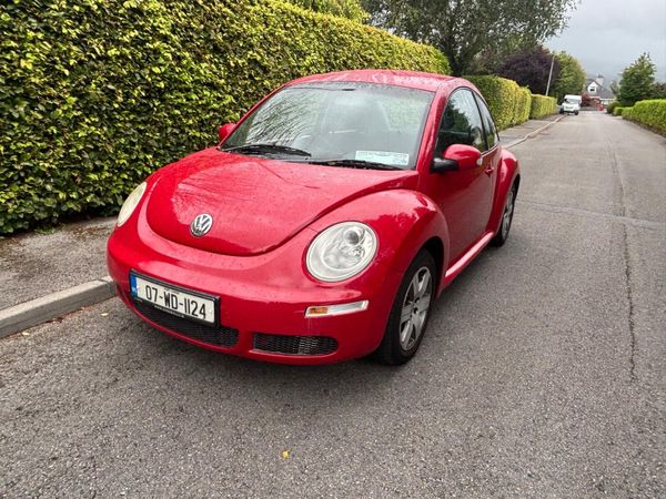 Volkswagen Beetle Hatchback, Petrol, 2007, Red