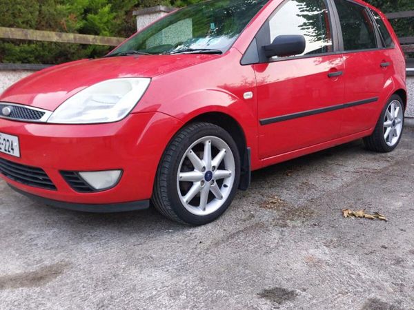 Ford Fiesta Hatchback, Petrol, 2005, Red