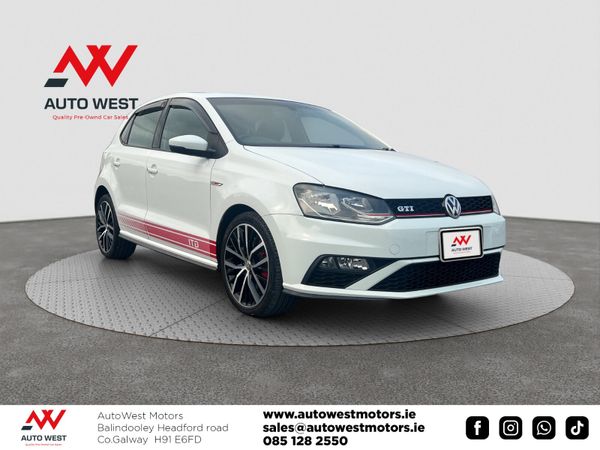 Volkswagen Polo Hatchback, Petrol, 2016, White