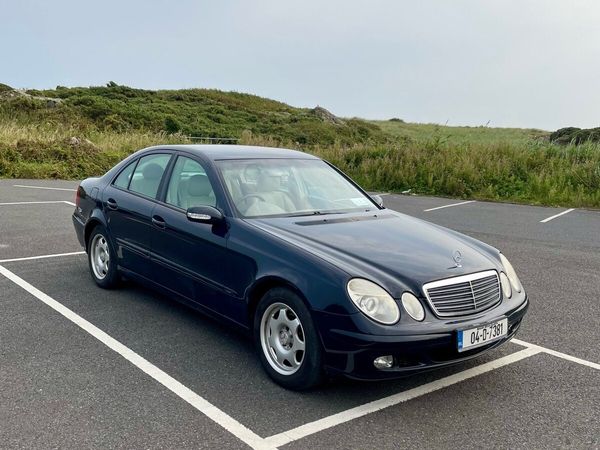 Mercedes-Benz E-Class Saloon, Petrol, 2004, Blue