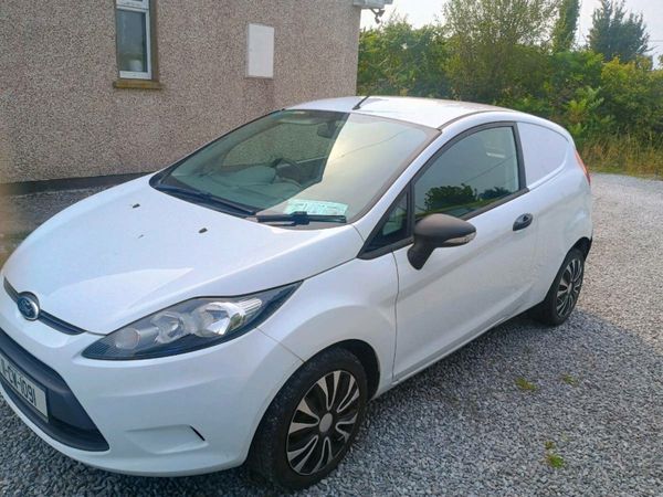 Ford Fiesta Hatchback, Diesel, 2011, White