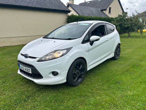 Ford Fiesta Hatchback, Diesel, 2010, White