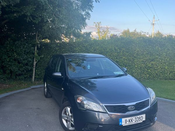 Kia Ceed Hatchback, Petrol, 2011, Grey