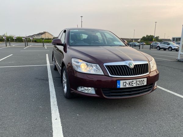 Skoda Octavia Hatchback, Petrol, 2012, Purple