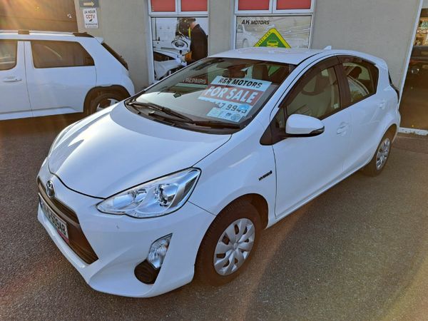 Toyota Aqua Hatchback, Petrol Hybrid, 2017, White