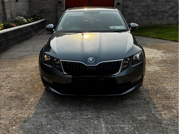 Skoda Octavia Saloon, Petrol, 2017, Grey