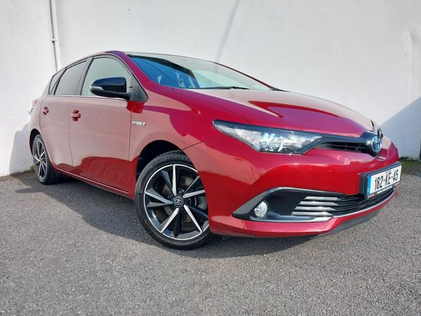 Toyota Auris MPV, Petrol Hybrid, 2018, Red