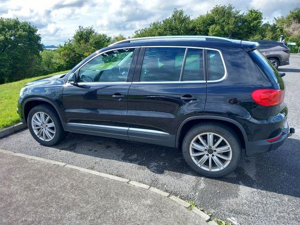 Volkswagen Tiguan SUV, Diesel, 2011, Black