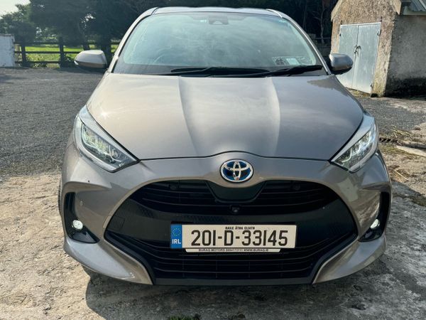 Toyota Yaris Hatchback, Petrol Hybrid, 2020, Silver