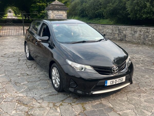 Toyota Auris Hatchback, Diesel, 2013, Black