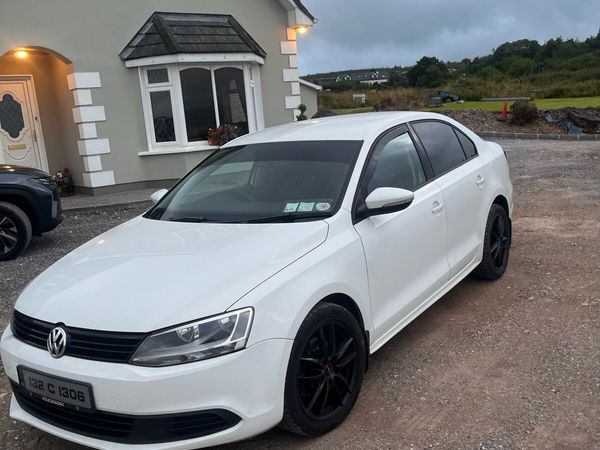 Volkswagen Jetta Saloon, Diesel, 2013, White