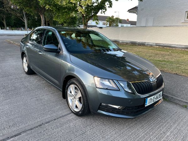 Skoda Octavia Saloon, Diesel, 2017, Grey