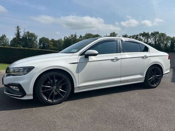 Volkswagen Passat Saloon, Diesel, 2022, White