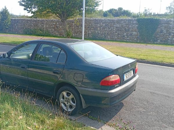 Toyota Avensis Saloon, Petrol, 2002, Green