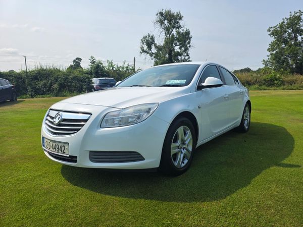 Vauxhall Insignia Hatchback, Diesel, 2012, White