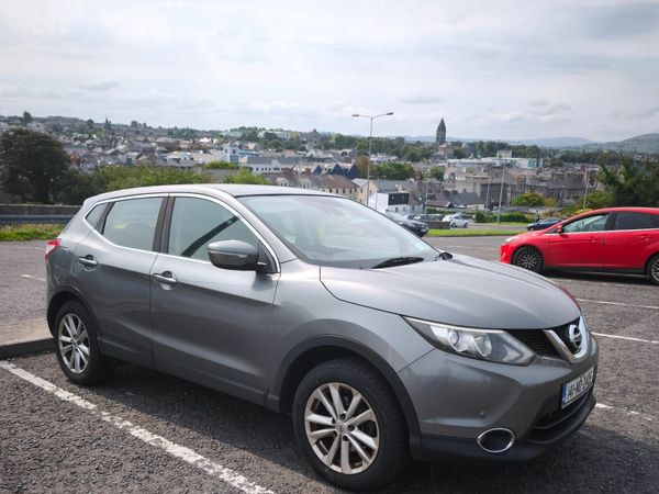 Nissan Qashqai Hatchback, Diesel, 2014, Grey