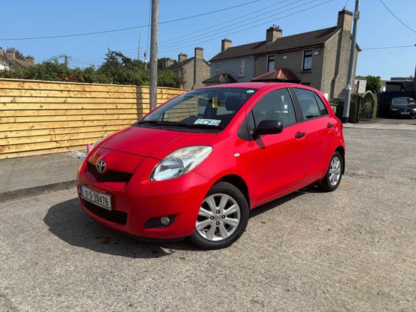 Toyota Yaris Hatchback, Petrol, 2011, Red