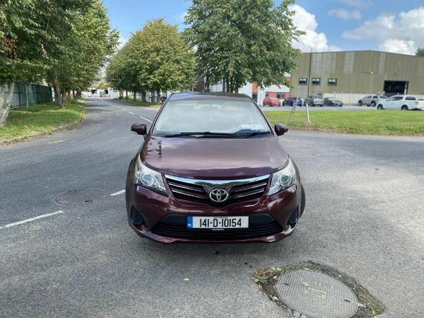 Toyota Avensis Saloon, Diesel, 2014, Red