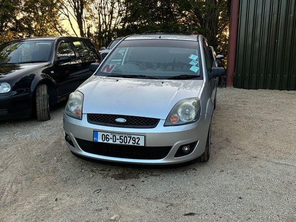 Ford Fiesta Hatchback, Petrol, 2006, Silver