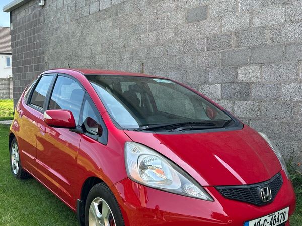 Honda Jazz Hatchback, Petrol, 2010, Red