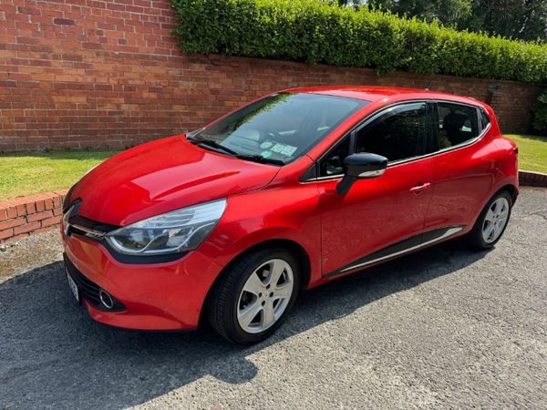 Renault Clio Hatchback, Petrol, 2016, Red