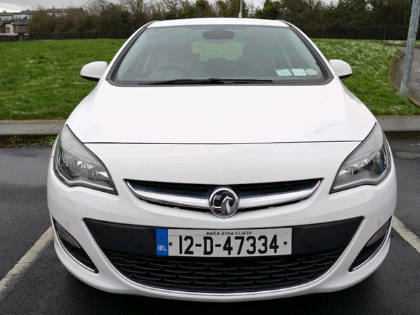 Vauxhall Astra Hatchback, Diesel, 2012, White