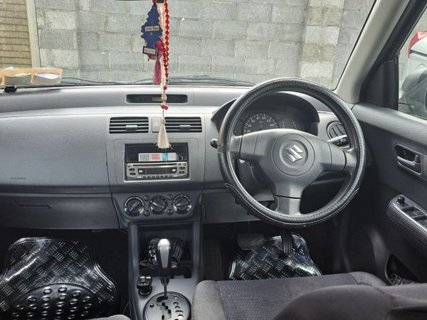 Suzuki Swift Hatchback, Petrol, 2006, Silver