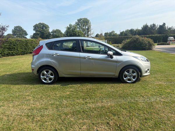 Ford Fiesta Hatchback, Petrol, 2011, Silver