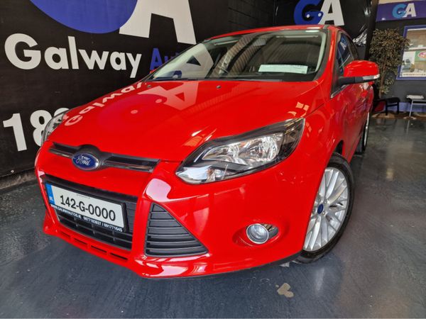 Ford Focus Hatchback, Petrol, 2014, Red