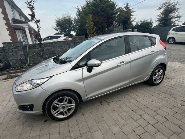 Ford Fiesta Hatchback, Petrol, 2013, Silver