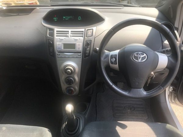 Toyota Yaris Hatchback, Petrol, 2008, Silver