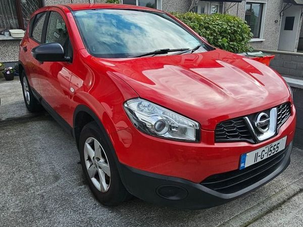 Nissan Qashqai Hatchback, Diesel, 2011, Red
