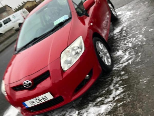 Toyota Auris Hatchback, Petrol, 2009, Red