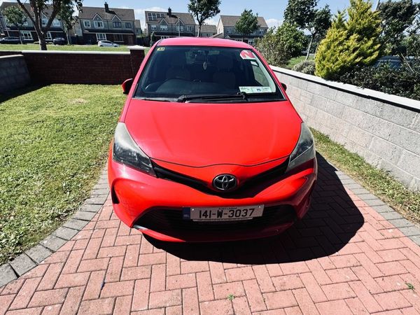 Toyota Vitz Hatchback, Petrol, 2014, Red