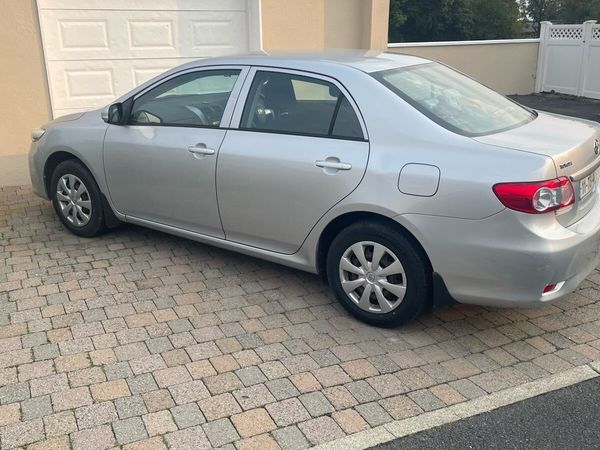 Toyota Corolla Saloon, Petrol, 2011, Silver