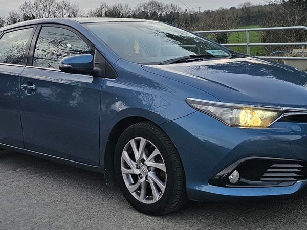 Toyota Auris Hatchback, Diesel, 2016, Blue