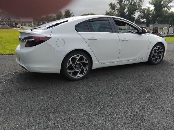 Vauxhall Insignia Hatchback, Diesel, 2014, White