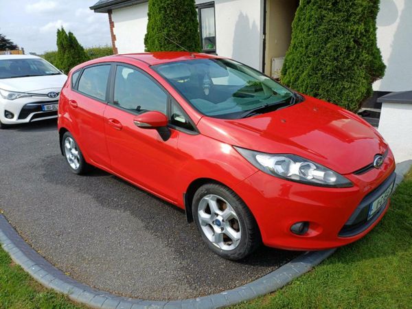 Ford Fiesta Hatchback, Petrol, 2011, Red