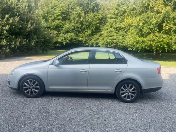 Volkswagen Jetta Saloon, Diesel, 2010, Silver