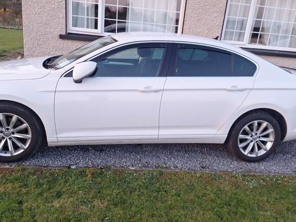 Volkswagen Passat Saloon, Diesel, 2019, White