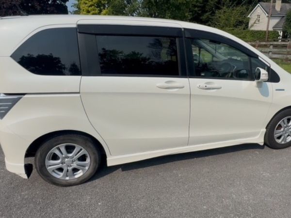 Honda Freed MPV, Petrol Hybrid, 2012, White