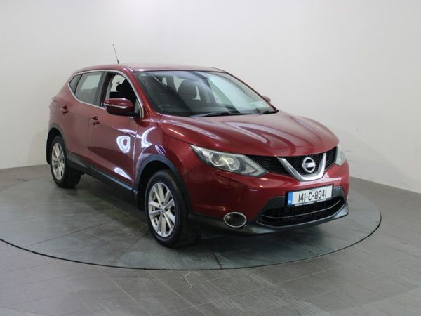 Nissan Qashqai Hatchback, Diesel, 2014, Red